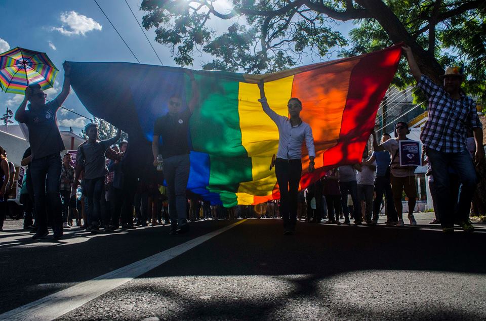 Temporales e invisibles: realidad del trabajo migrante y LGBT+ en México